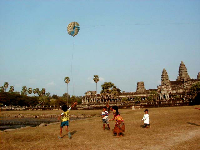muschel over Angkor.